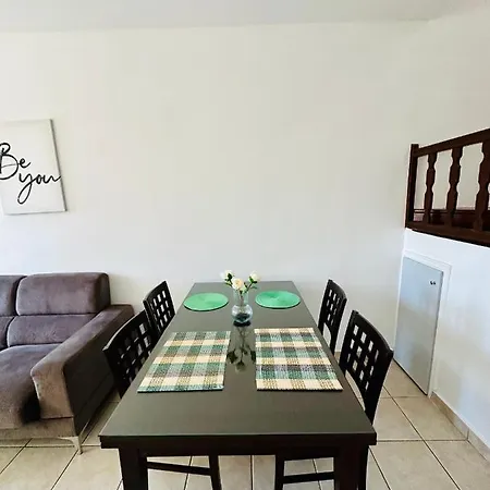 Evelin ,prime Spot Near To The Holiday home *